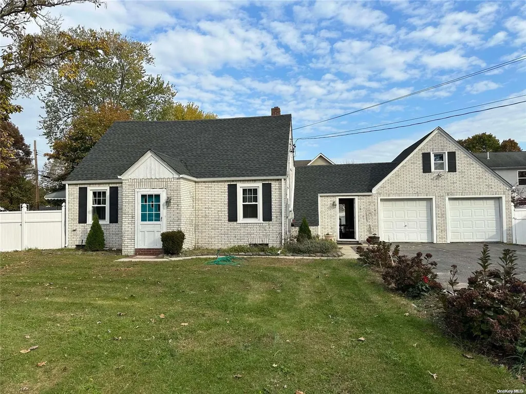 959 Sterling Place West Babylon NY 11704