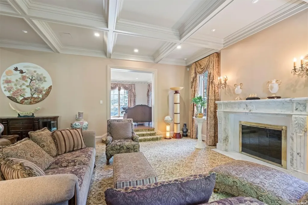 8 Orchard Lane Old Westbury NY 11568