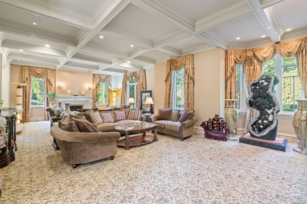 8 Orchard Lane Old Westbury NY 11568