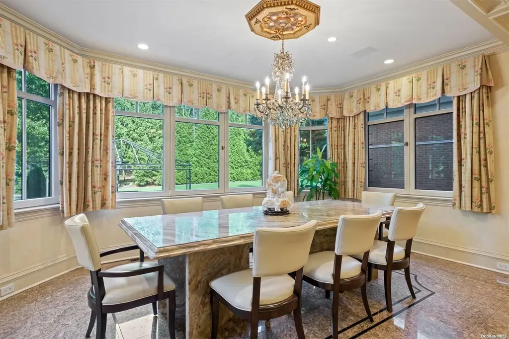 8 Orchard Lane Old Westbury NY 11568
