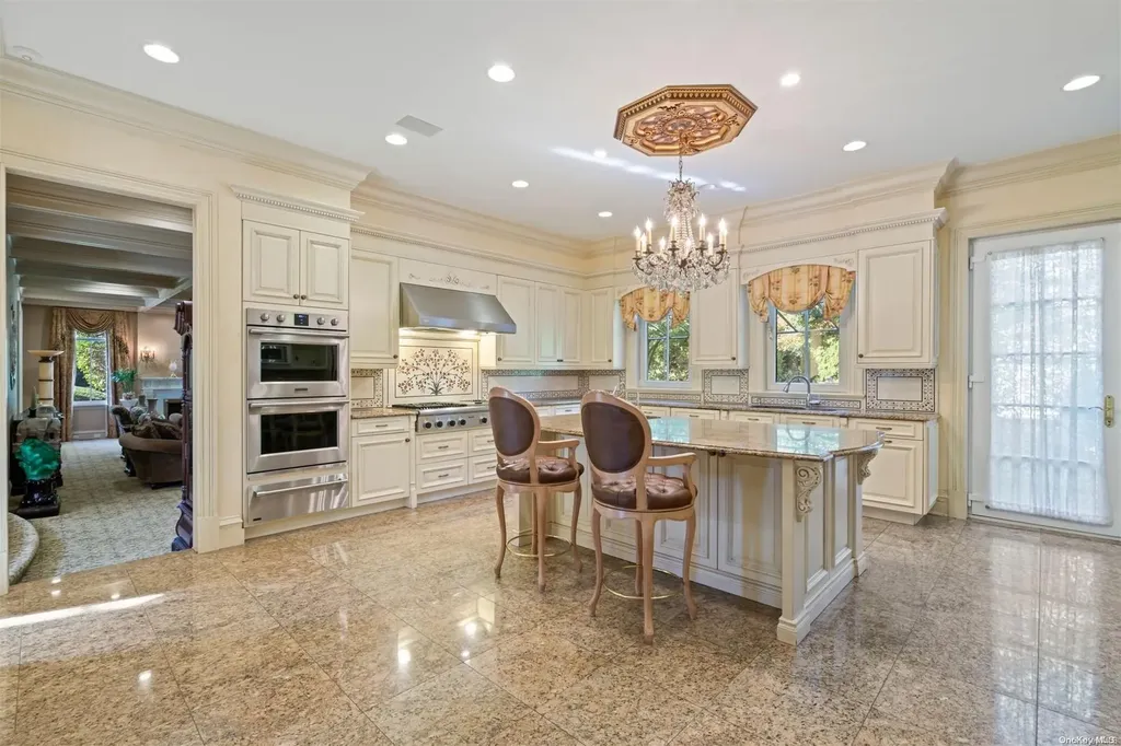 8 Orchard Lane Old Westbury NY 11568