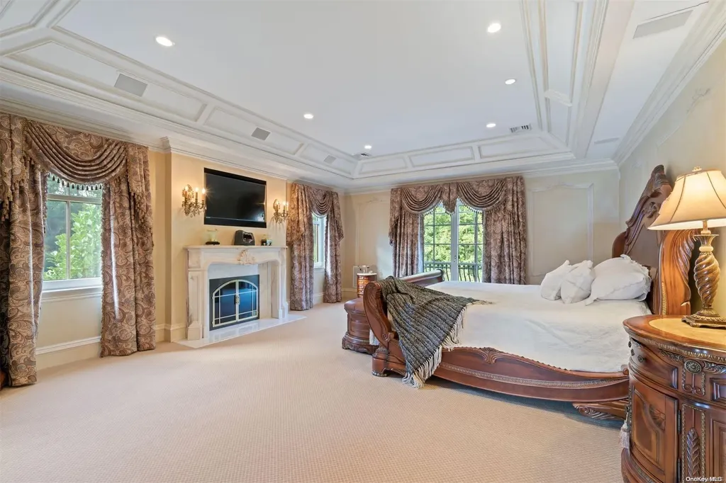 8 Orchard Lane Old Westbury NY 11568