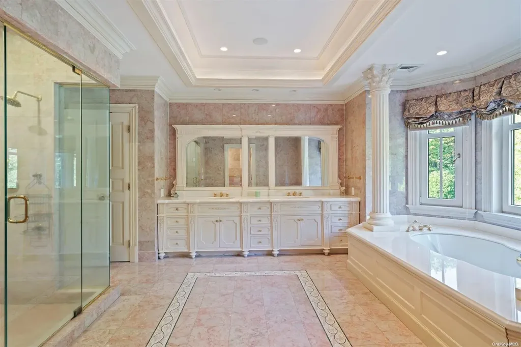 8 Orchard Lane Old Westbury NY 11568