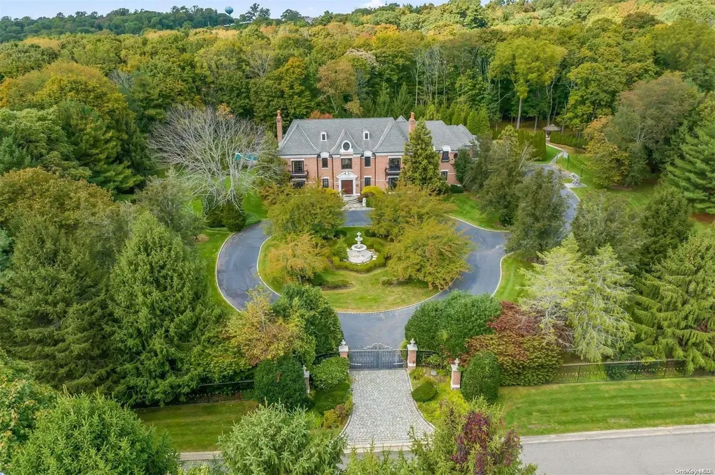 8 Orchard Lane Old Westbury NY 11568