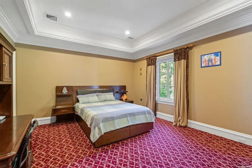 8 Orchard Lane Old Westbury NY 11568