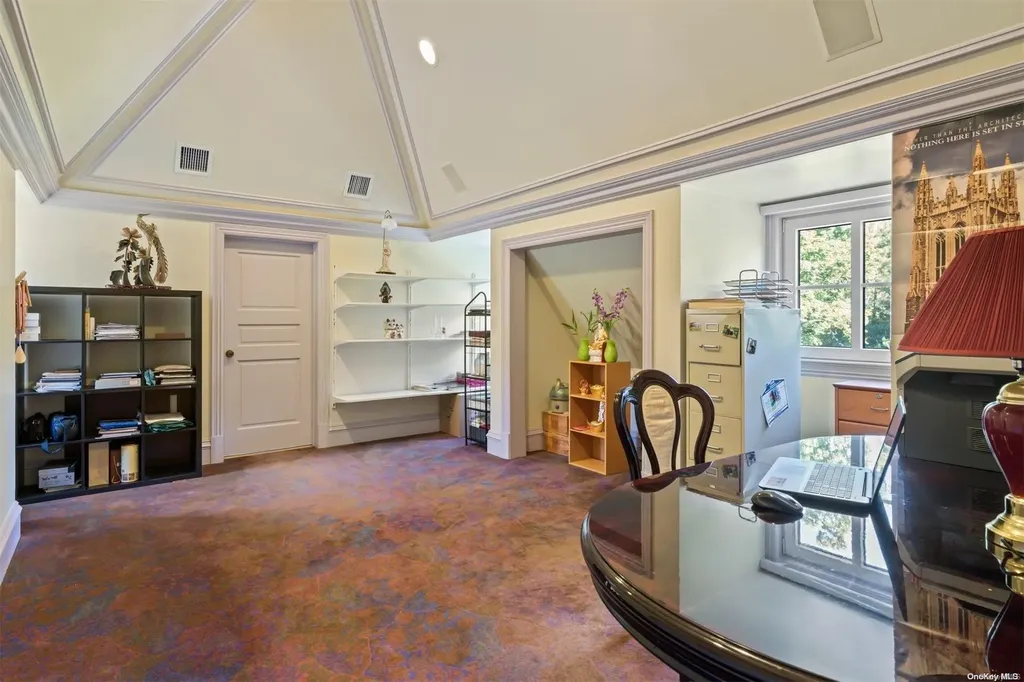 8 Orchard Lane Old Westbury NY 11568