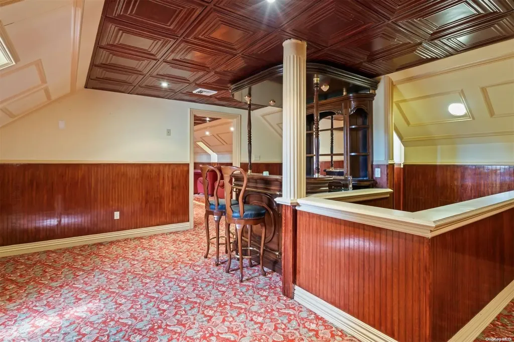 8 Orchard Lane Old Westbury NY 11568