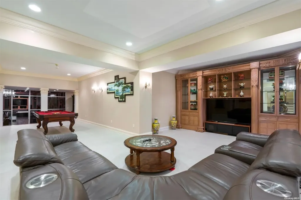 8 Orchard Lane Old Westbury NY 11568