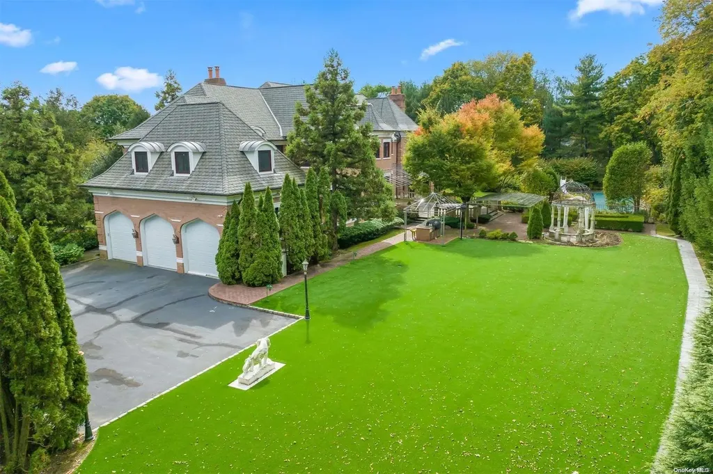 8 Orchard Lane Old Westbury NY 11568