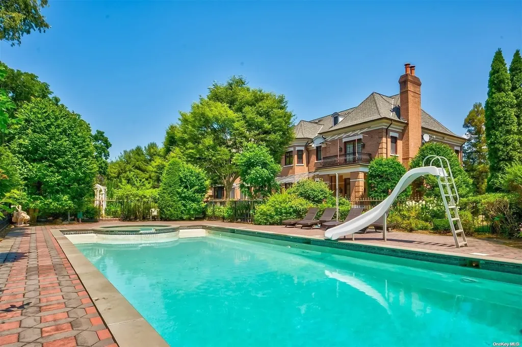 8 Orchard Lane Old Westbury NY 11568