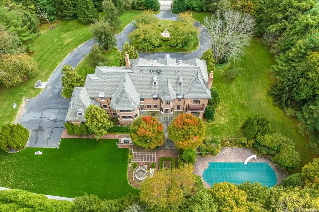 8 Orchard Lane Old Westbury NY 11568