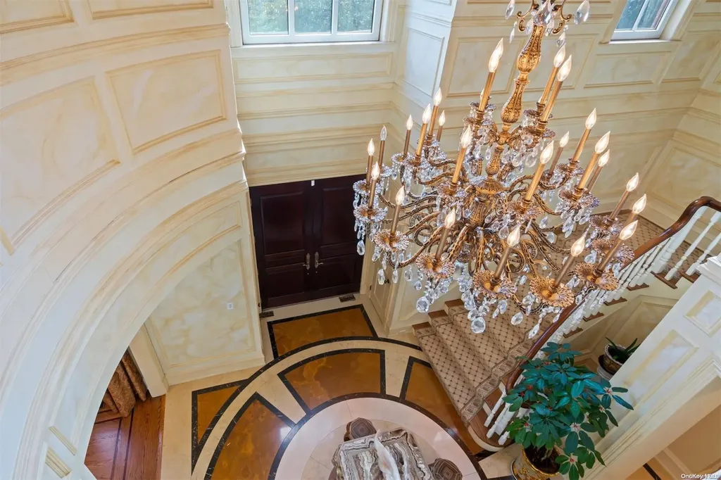 8 Orchard Lane Old Westbury NY 11568