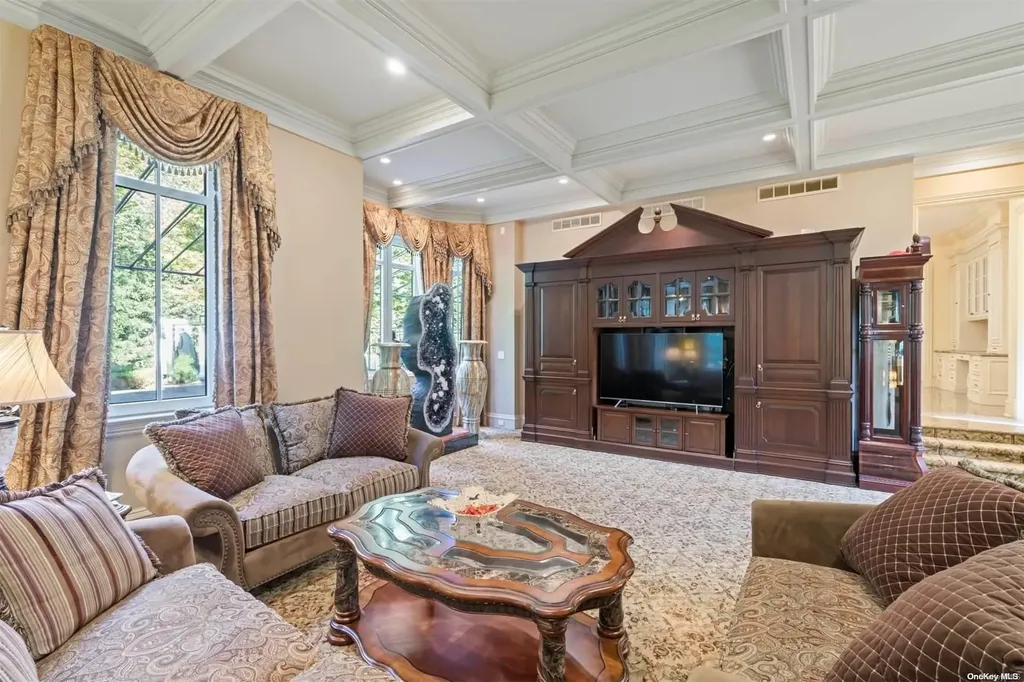 8 Orchard Lane Old Westbury NY 11568