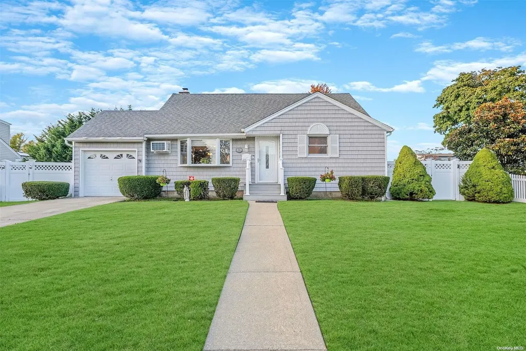447 15th Street West Babylon NY 11704