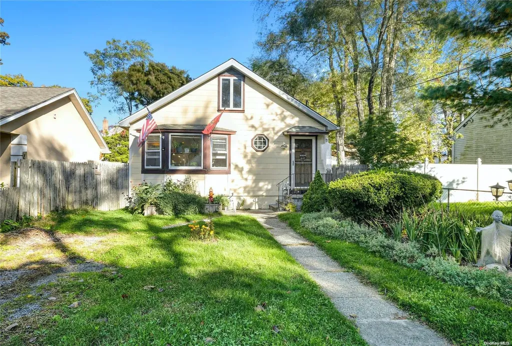 5 Pennant Drive Mastic Beach NY 11951