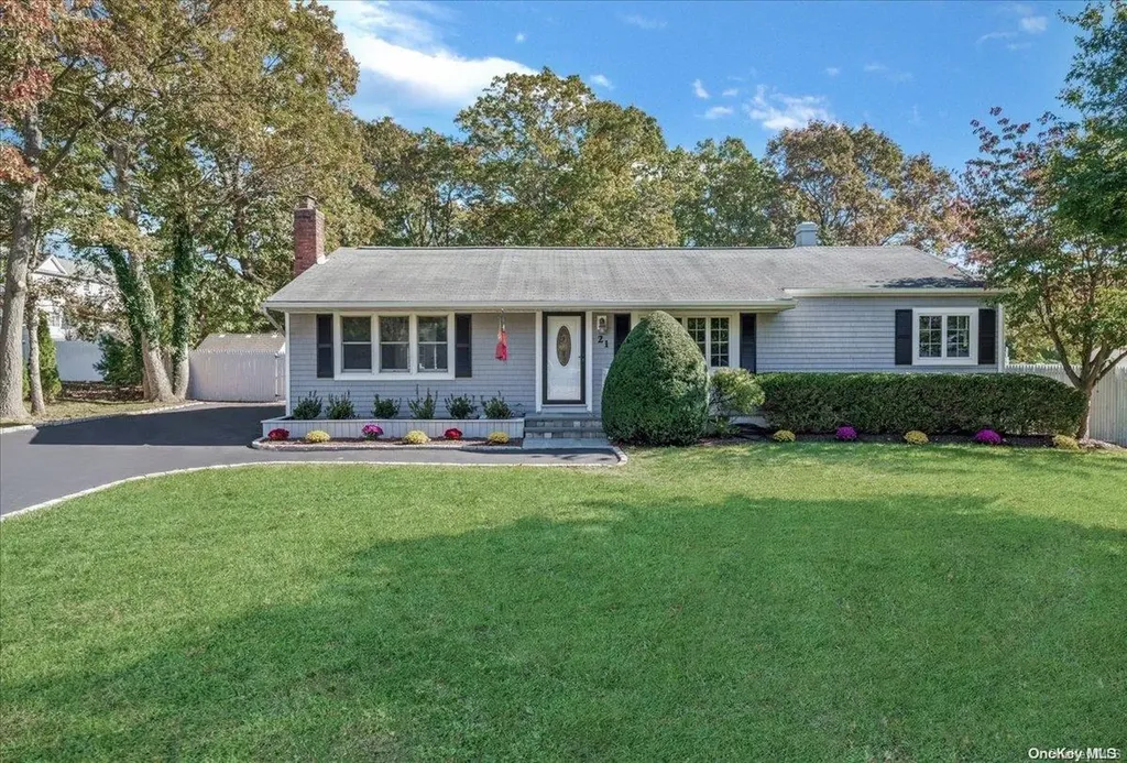 21 Avenue B Holbrook NY 11741