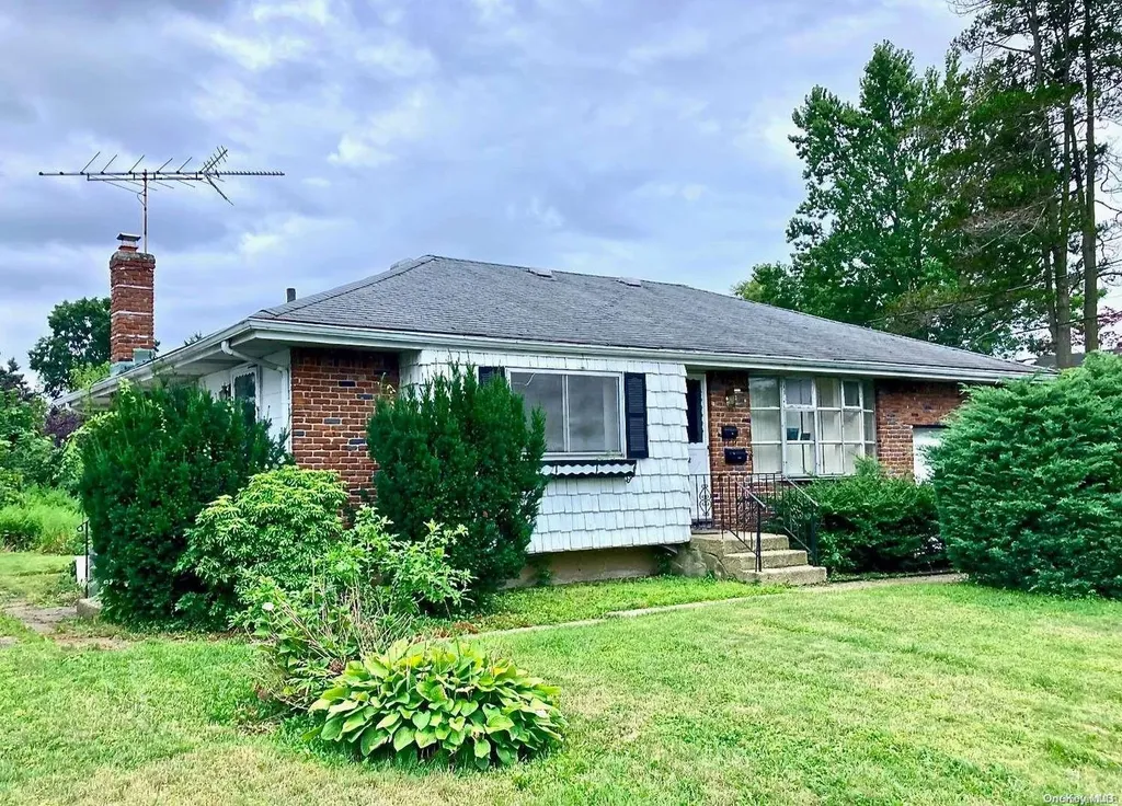 272 Central Park Road Plainview NY 11803