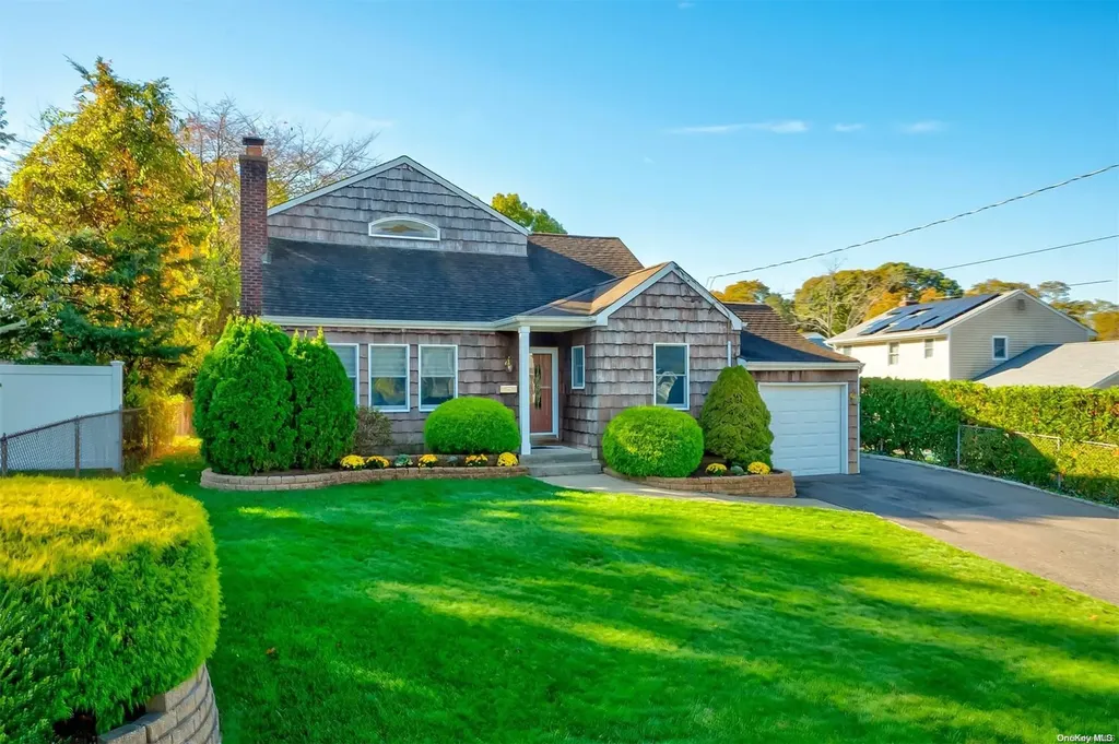 58 Colonial Road Smithtown NY 11787