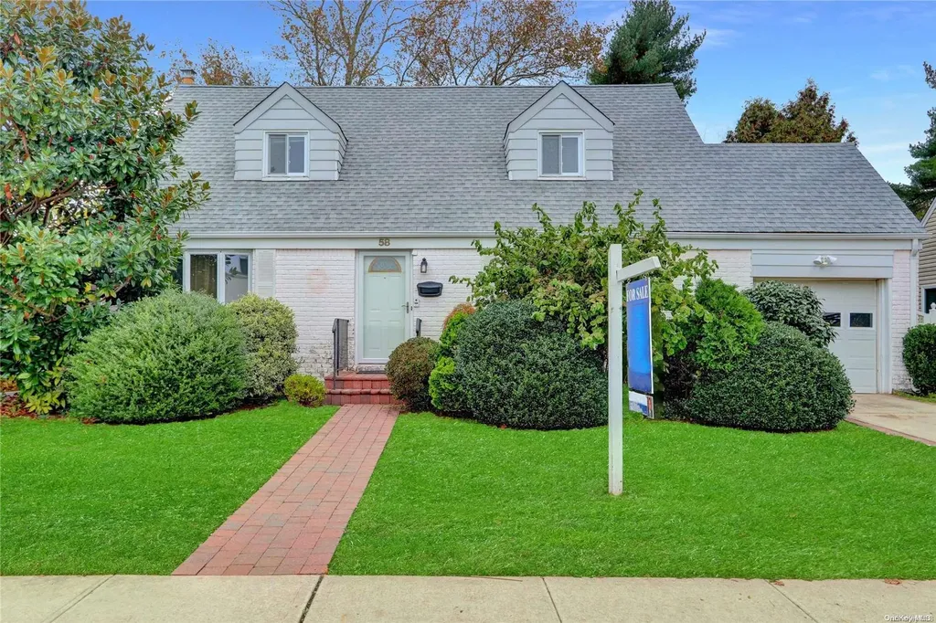 58 Knowles Street Plainview NY 11803