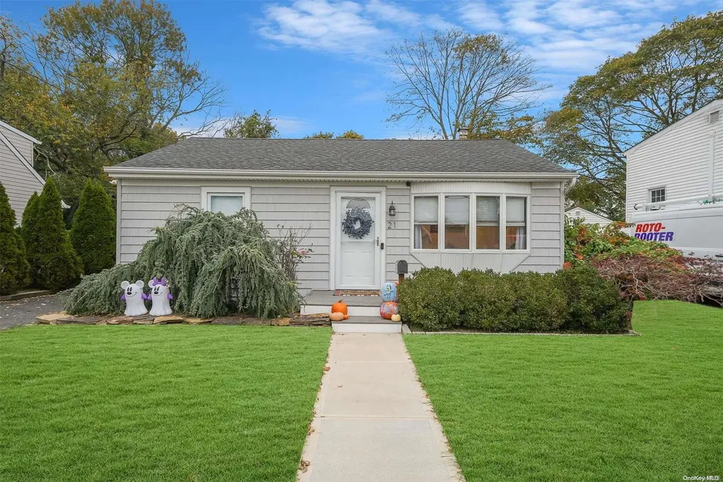 21 Rowland Avenue Blue Point NY 11715