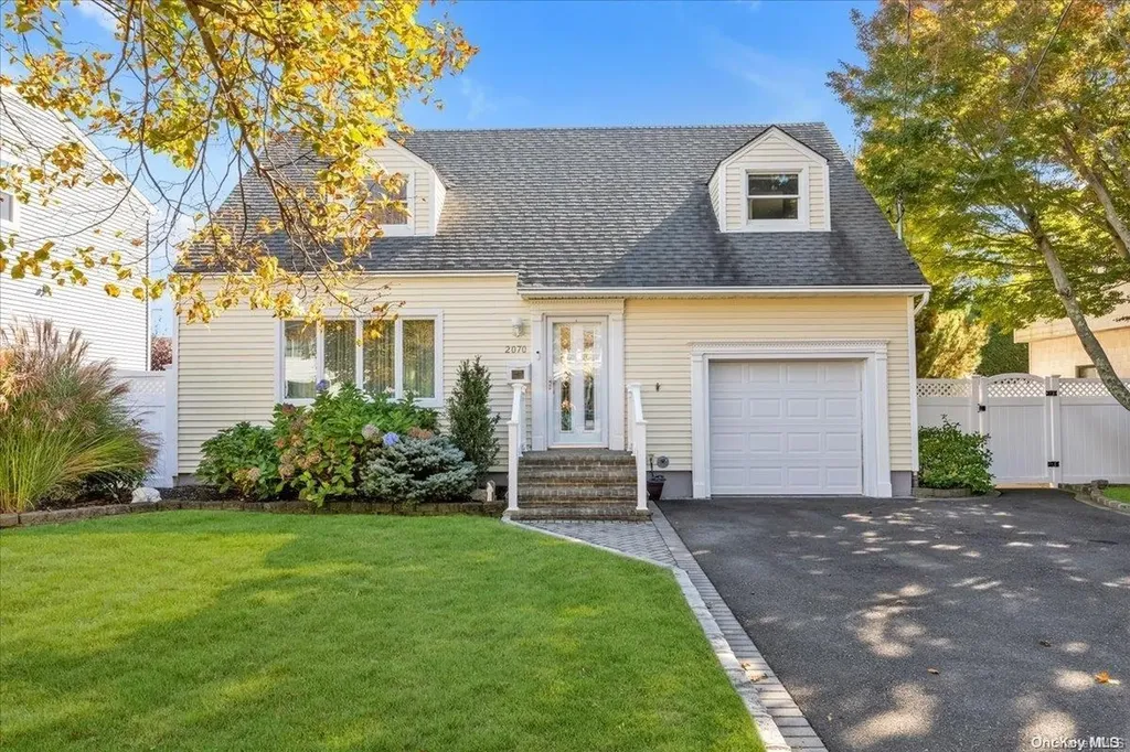 2070 Hampton Way Merrick NY 11566