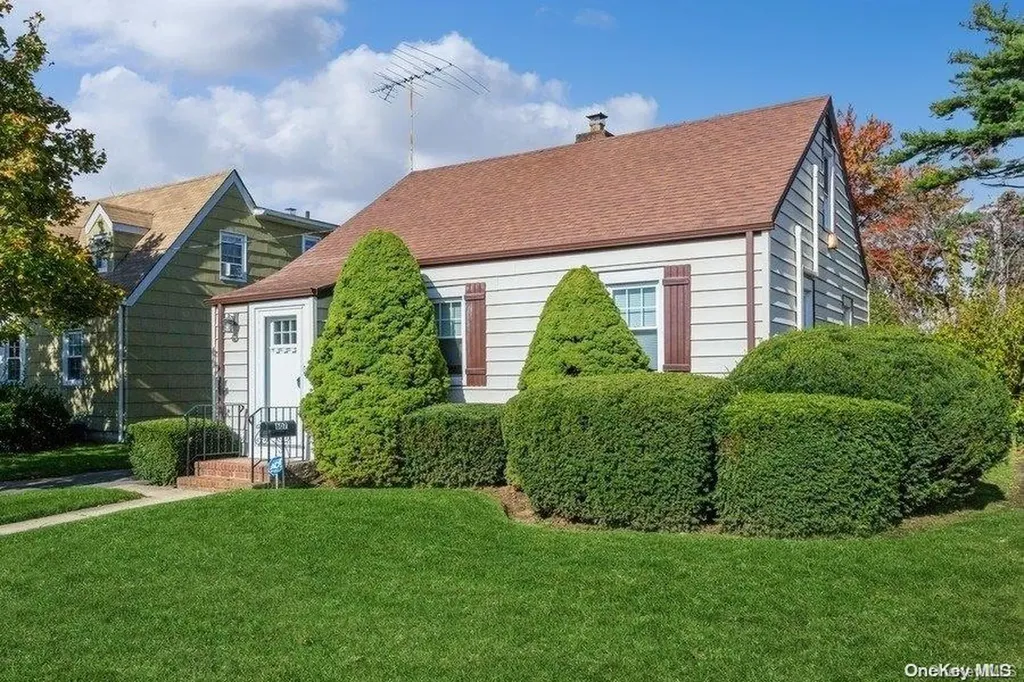 607 Hillside Avenue New Hyde Park NY 11040