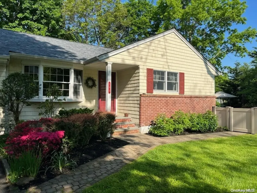 185 Manor Road Huntington NY 11743