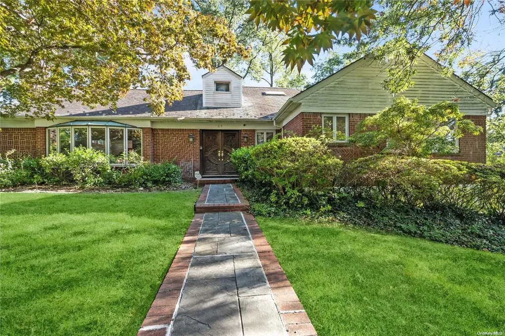 29 Somerset Drive S Great Neck NY 11020