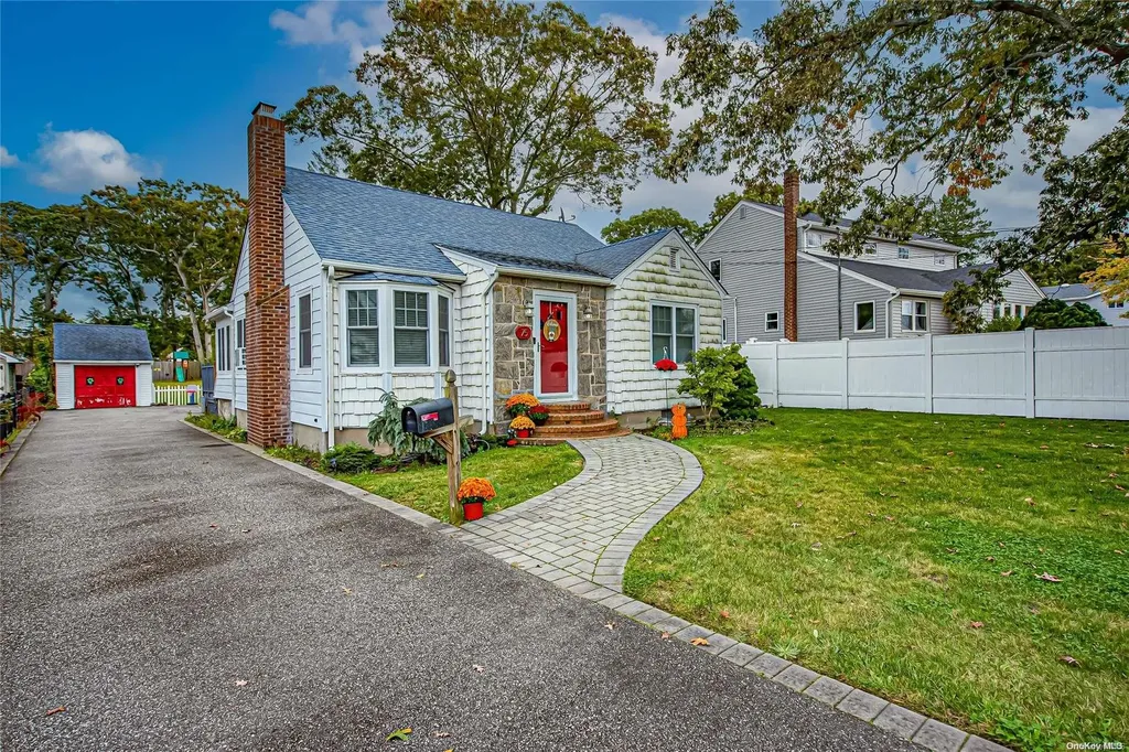 75 Conklin Avenue Patchogue NY 11772