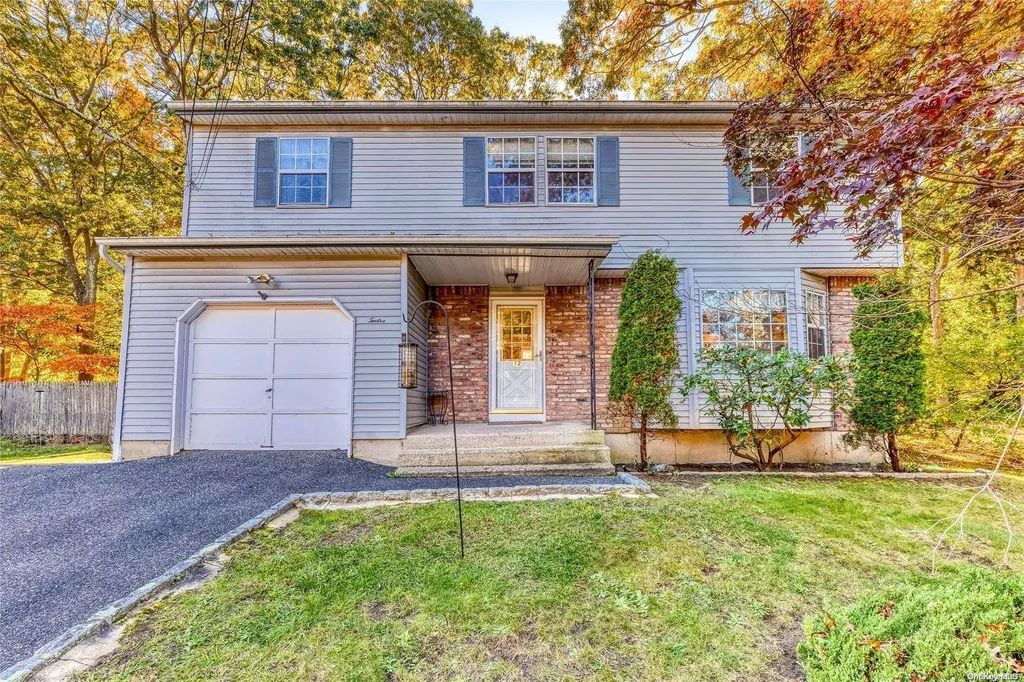 12 Overlook Drive Mastic NY 11950
