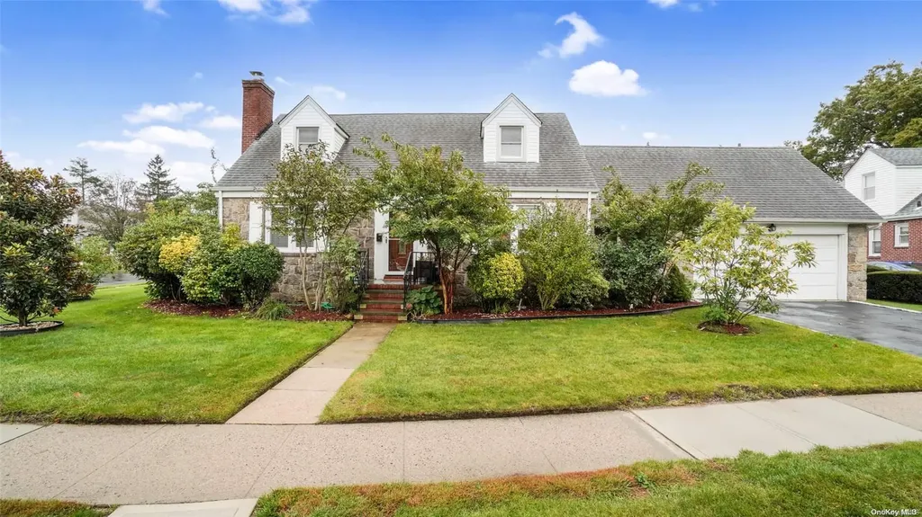 104 Sylvia Lane New Hyde Park NY 11040