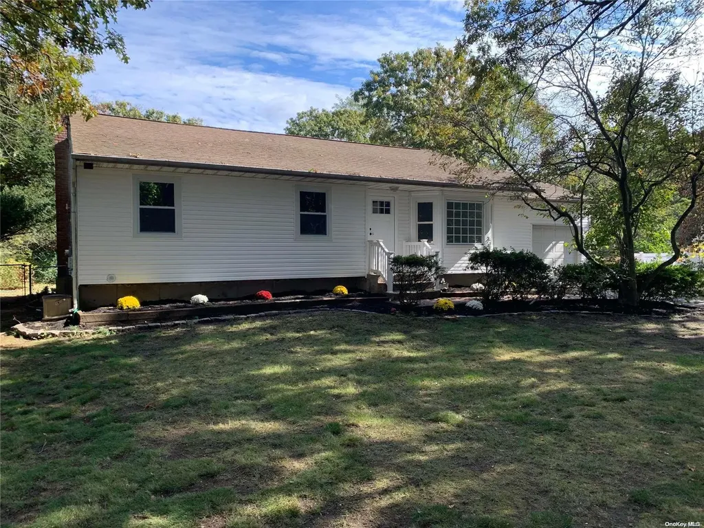 49 Ackerly Lane Ronkonkoma NY 11779