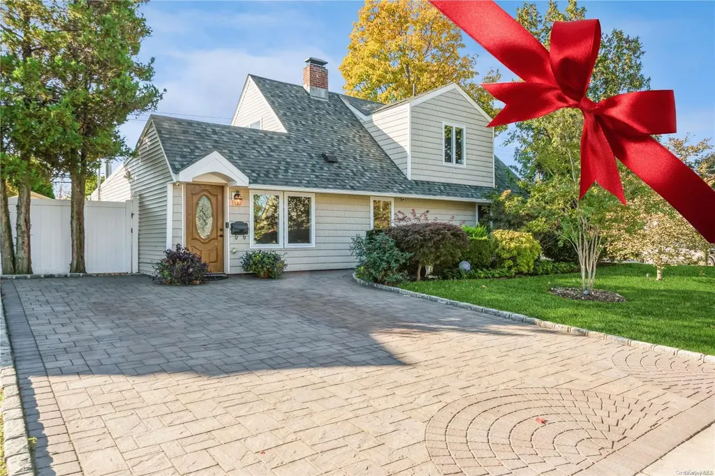 184 Spindle Road Hicksville NY 11801