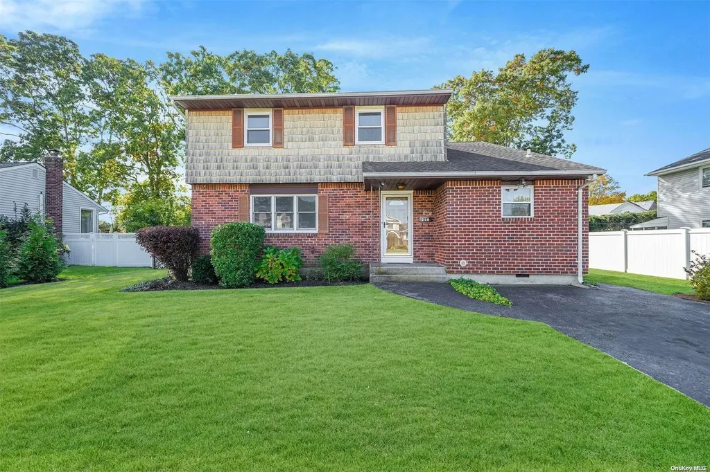 248 Timberpoint Road East Islip NY 11730