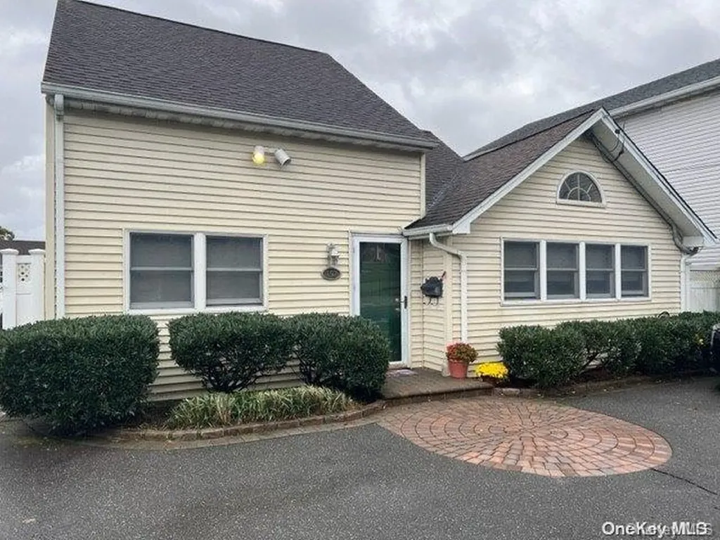 152 Jerusalem Avenue Massapequa NY 11758