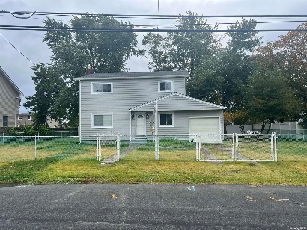 231 4th Street Lindenhurst NY 11757
