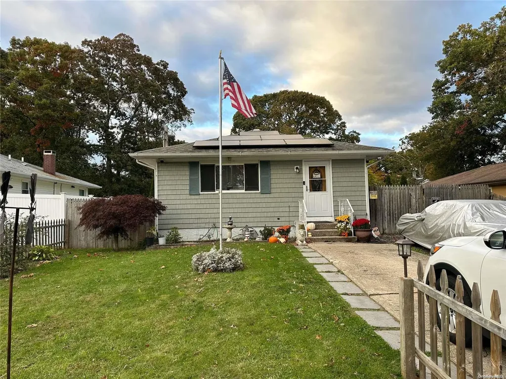 135 Eleanor Avenue Mastic NY 11950