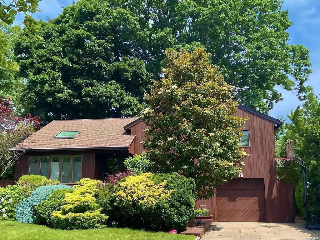 31 Circle Drive Syosset NY 11791