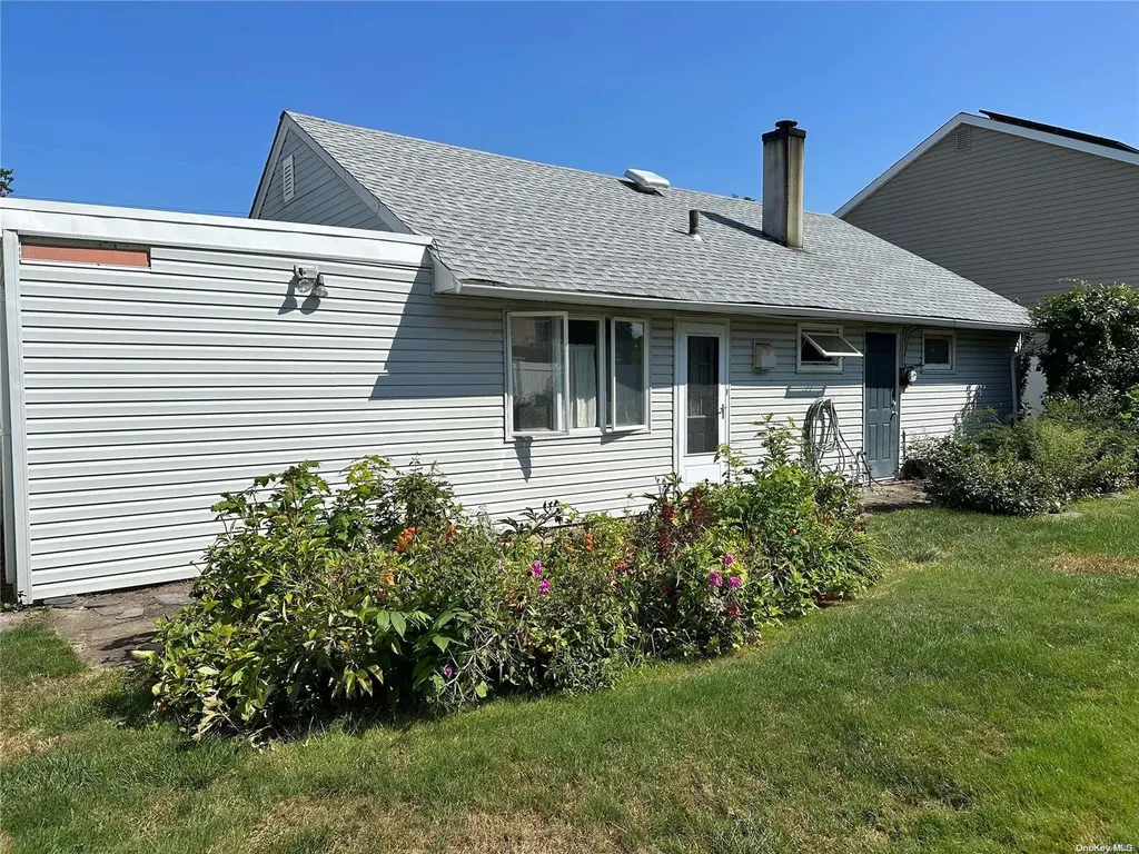11 Vernon Street Plainview NY 11803