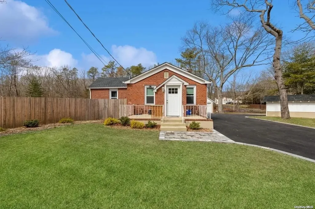 58 Sally Lane Ridge NY 11961