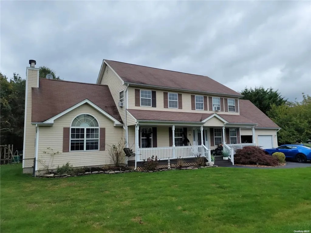 19 Model Court Rocky Point NY 11778