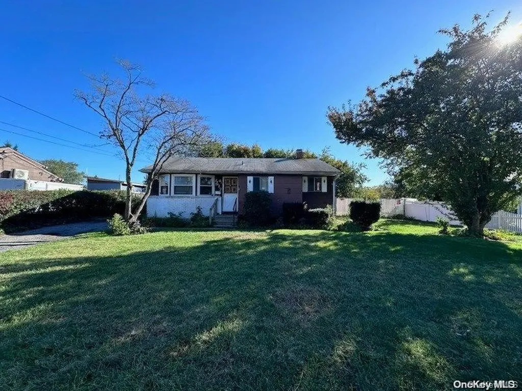 2917 Chestnut Avenue Brookhaven NY 11763