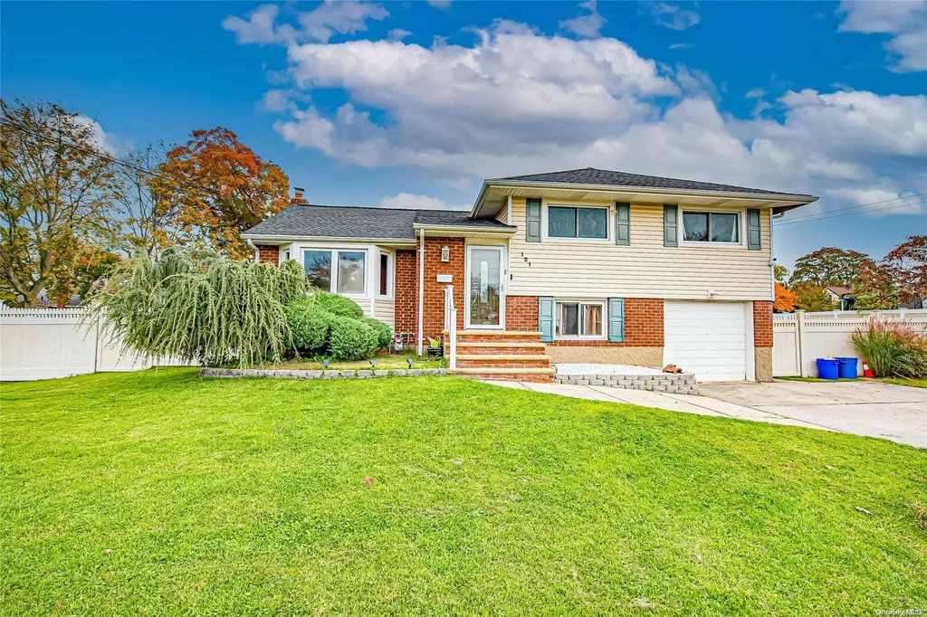 121 W 7th Street Deer Park NY 11729