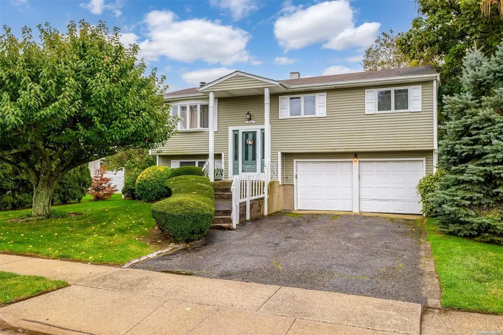 137 Spring Street Massapequa NY 11758