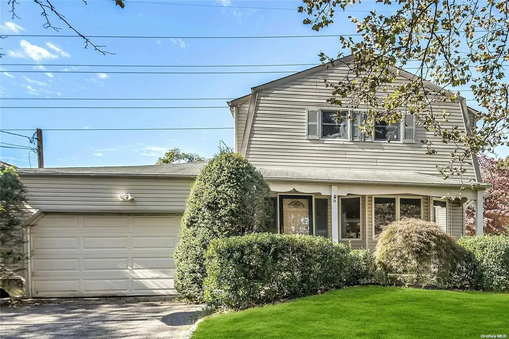 74 Croyden Court Albertson NY 11507