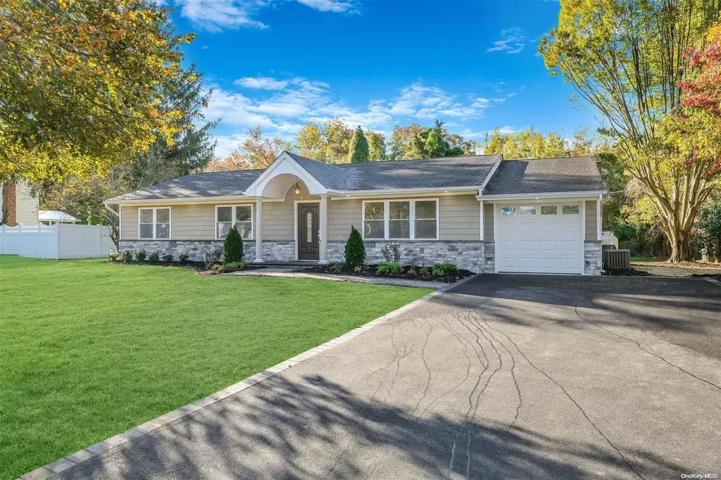 20 Hemlock Lane Smithtown NY 11787