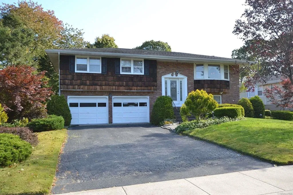 11 Hawk Lane Hauppauge NY 11788