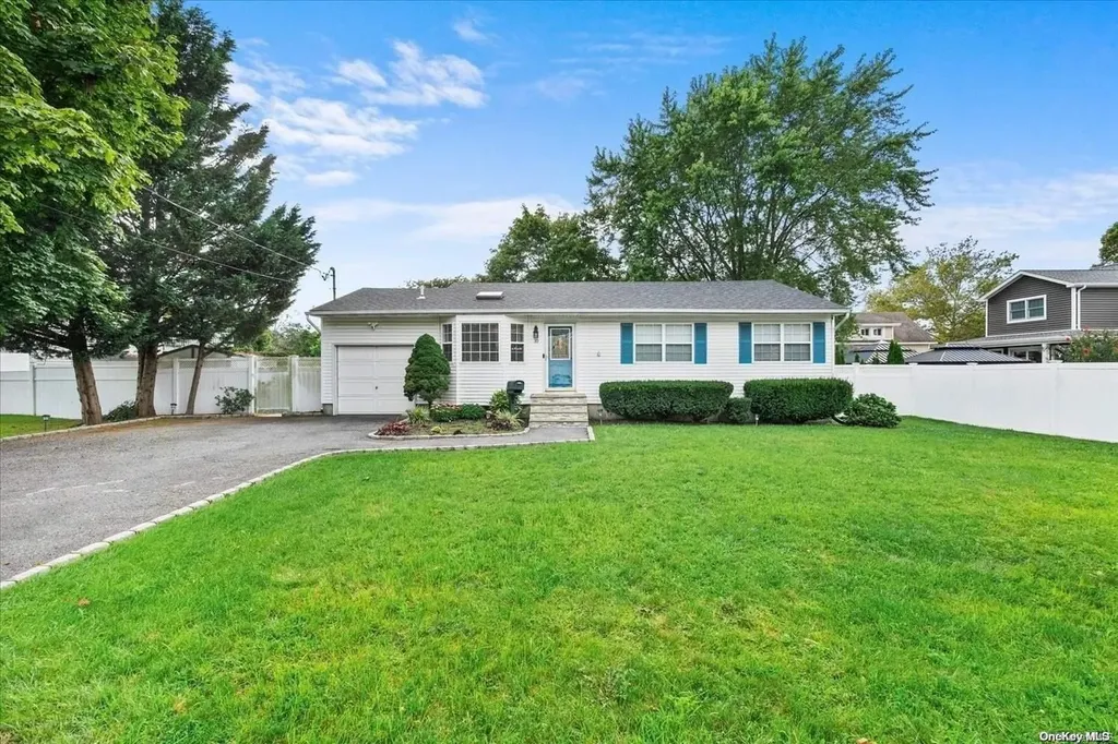 10 Park Place Islip Terrace NY 11752