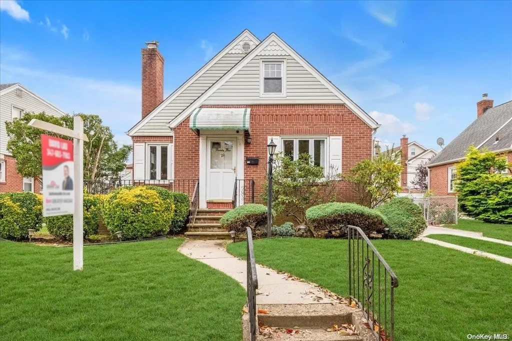 22 Evergreen Lane New Hyde Park NY 11040