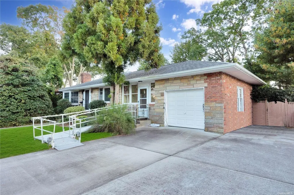 10 Maple Avenue Farmingdale NY 11735